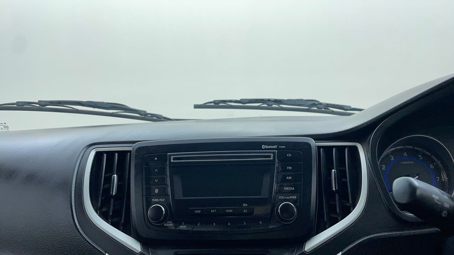 Used 2017 Maruti Suzuki Baleno Delta 1.2 AT Petrol Automatic top_features Integrated (in-dash) music system