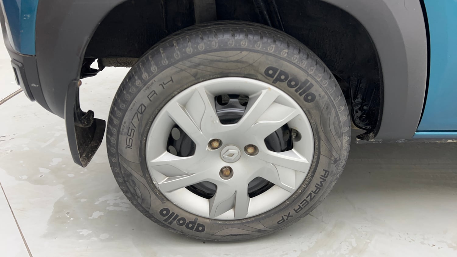 Used 2021 Renault Kwid RXT 1.0 AMT Opt Petrol Automatic tyres RIGHT REAR TYRE RIM VIEW