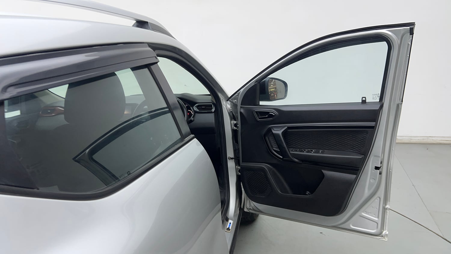 Used 2022 Renault Kiger RXZ 1.0 Turbo MT Petrol Manual interior RIGHT FRONT DOOR OPEN VIEW