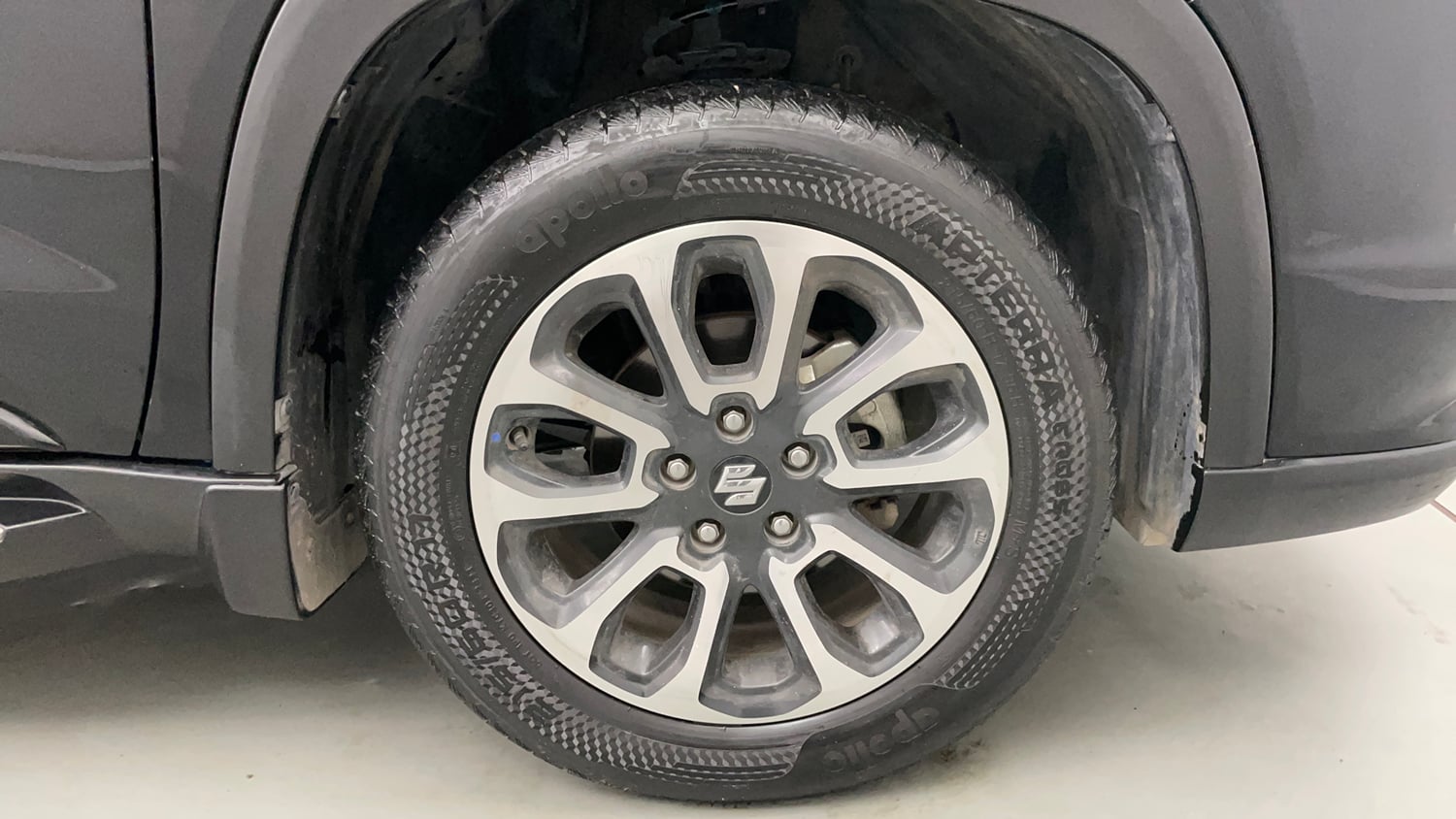 Used 2023 Maruti Suzuki Grand Vitara Zeta Smart Hybrid Petrol Manual tyres RIGHT FRONT TYRE RIM VIEW