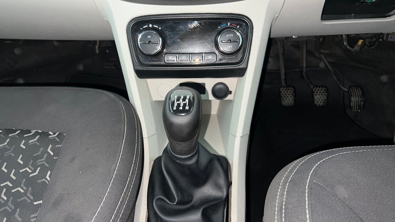 Used 2023 Tata Tiago XZ Plus Petrol Manual interior GEAR  KNOB VIEW