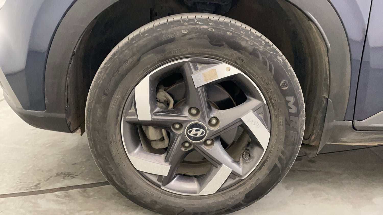 Used 2020 Hyundai Venue SX 1.5 CRDi Diesel Manual tyres LEFT FRONT TYRE RIM VIEW