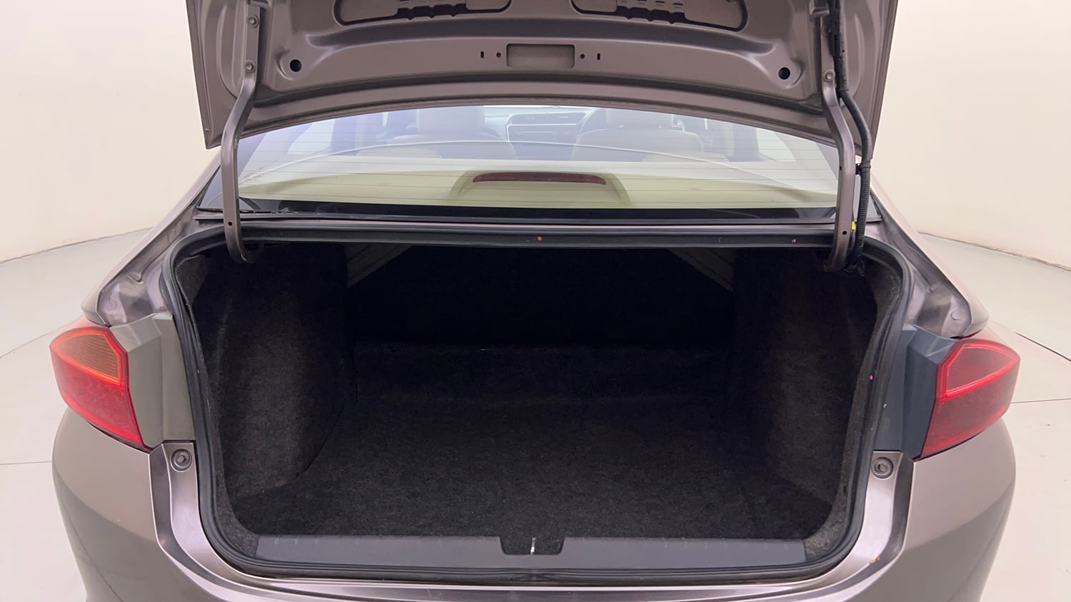 Used 2016 Honda City VX CVT Petrol Automatic interior DICKY INSIDE VIEW