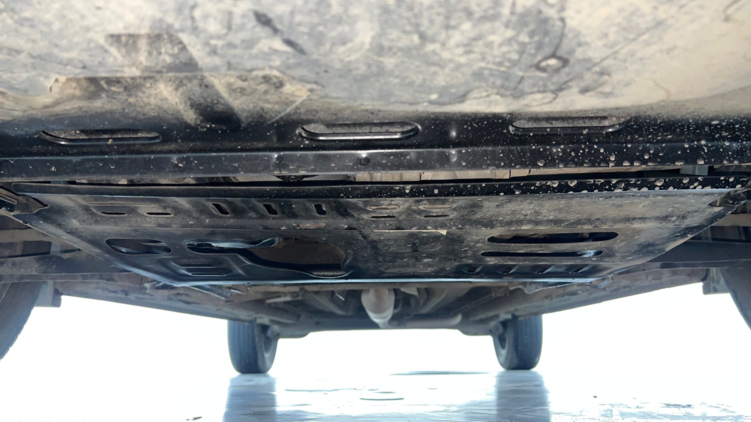 Used 2022 Renault Kiger RXZ 1.0 Turbo MT Petrol Manual extra FRONT LEFT UNDERBODY VIEW