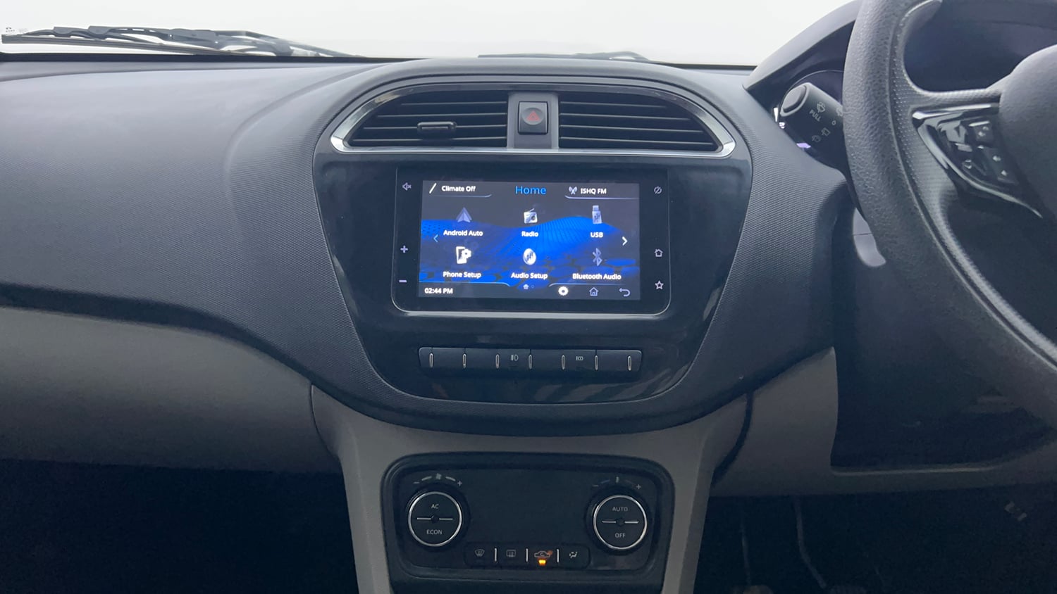 Used 2019 Tata Tiago Revotron XZ Plus Petrol Manual interior MUSIC SYSTEM & AC CONTROL VIEW