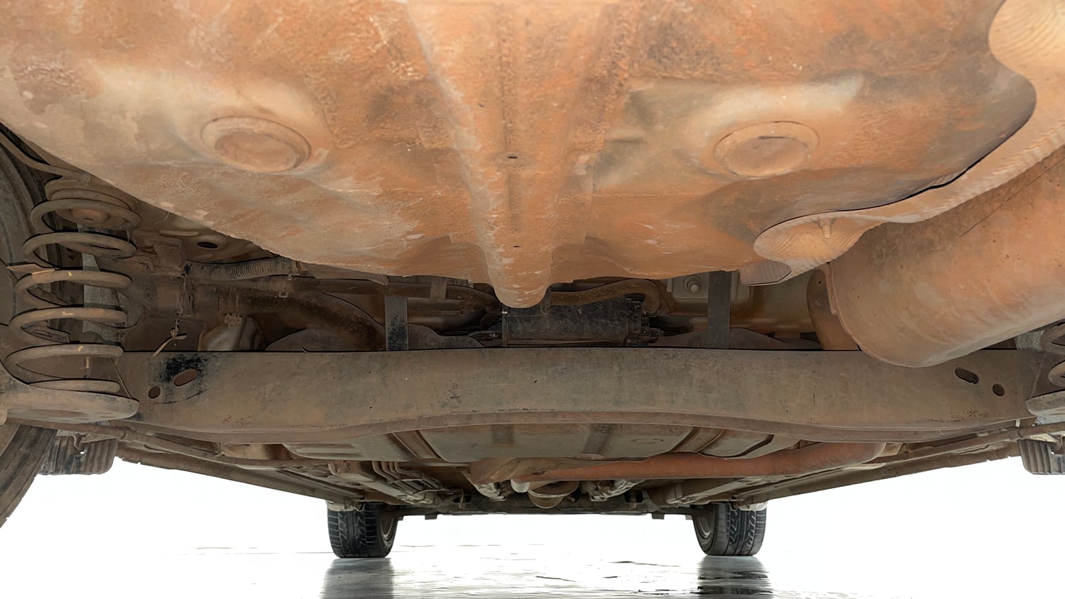 Used 2023 Hyundai Verna SX 1.5 Petrol MT Petrol Manual extra REAR UNDERBODY VIEW (TAKEN FROM REAR)