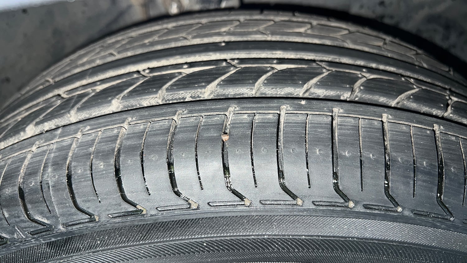 Used 2020 Ford EcoSport Titanium Plus 1.5L Ti-VCT AT Petrol Automatic tyres RIGHT FRONT TYRE TREAD VIEW