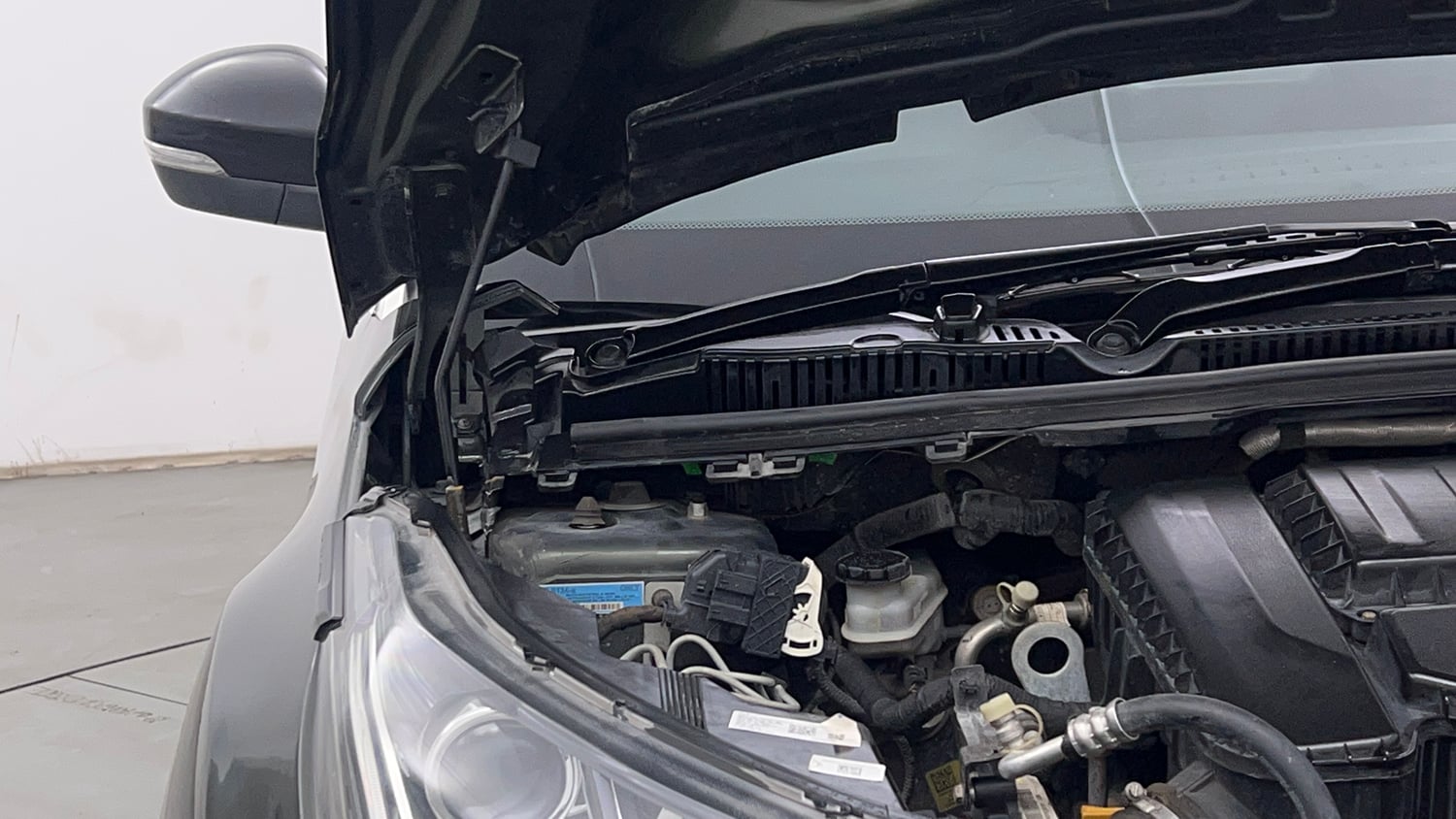 Used 2022 Tata Nexon XZA Plus Diesel Diesel Automatic engine ENGINE RIGHT SIDE HINGE & APRON VIEW