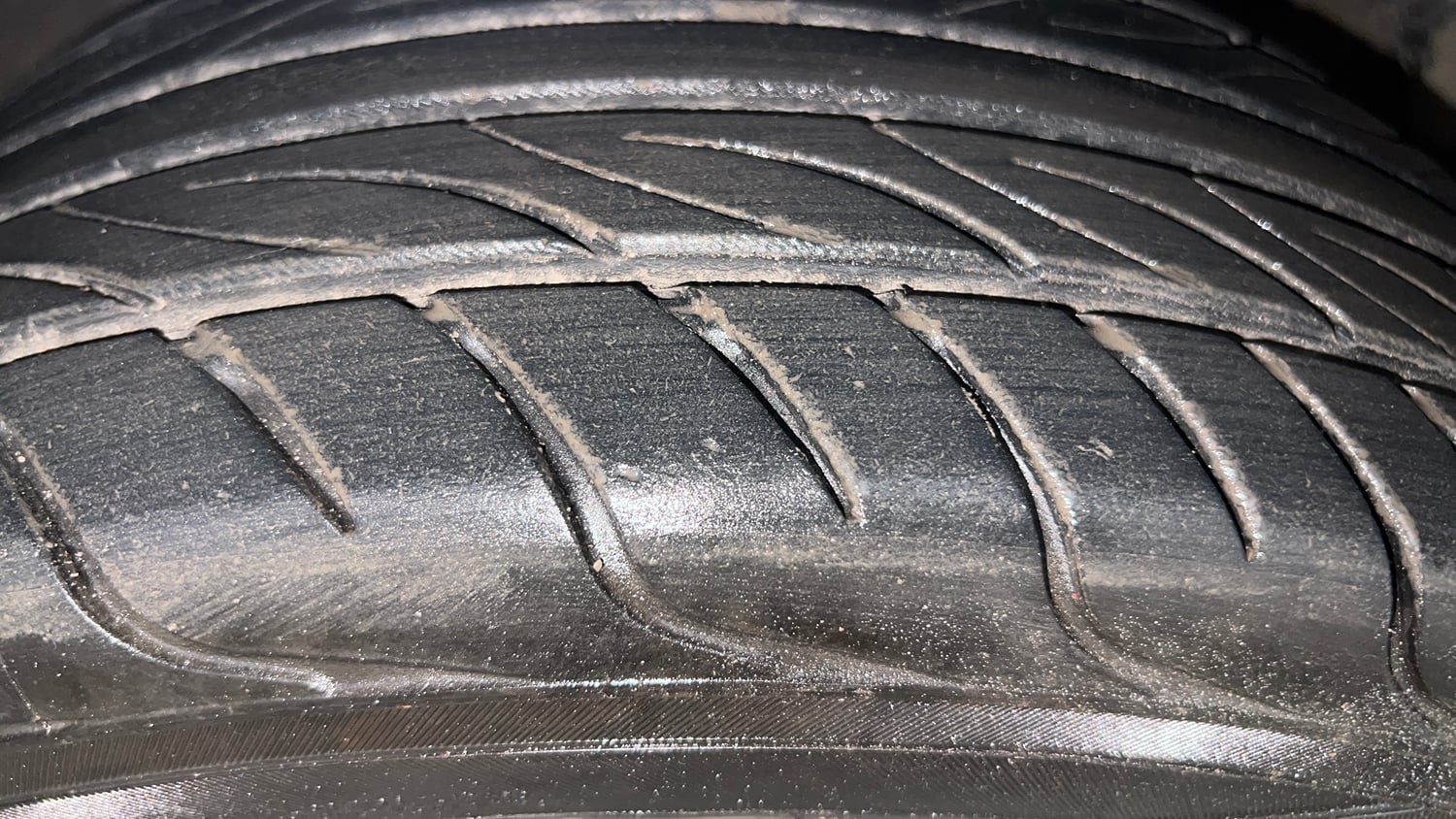 Used 2018 Maruti Suzuki Swift ZXi AMT Petrol Automatic tyres RIGHT FRONT TYRE TREAD VIEW
