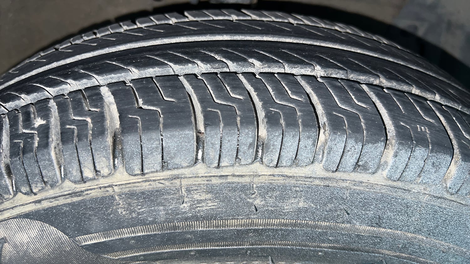 Used 2015 Maruti Suzuki Swift VXi Petrol Manual tyres RIGHT FRONT TYRE TREAD VIEW