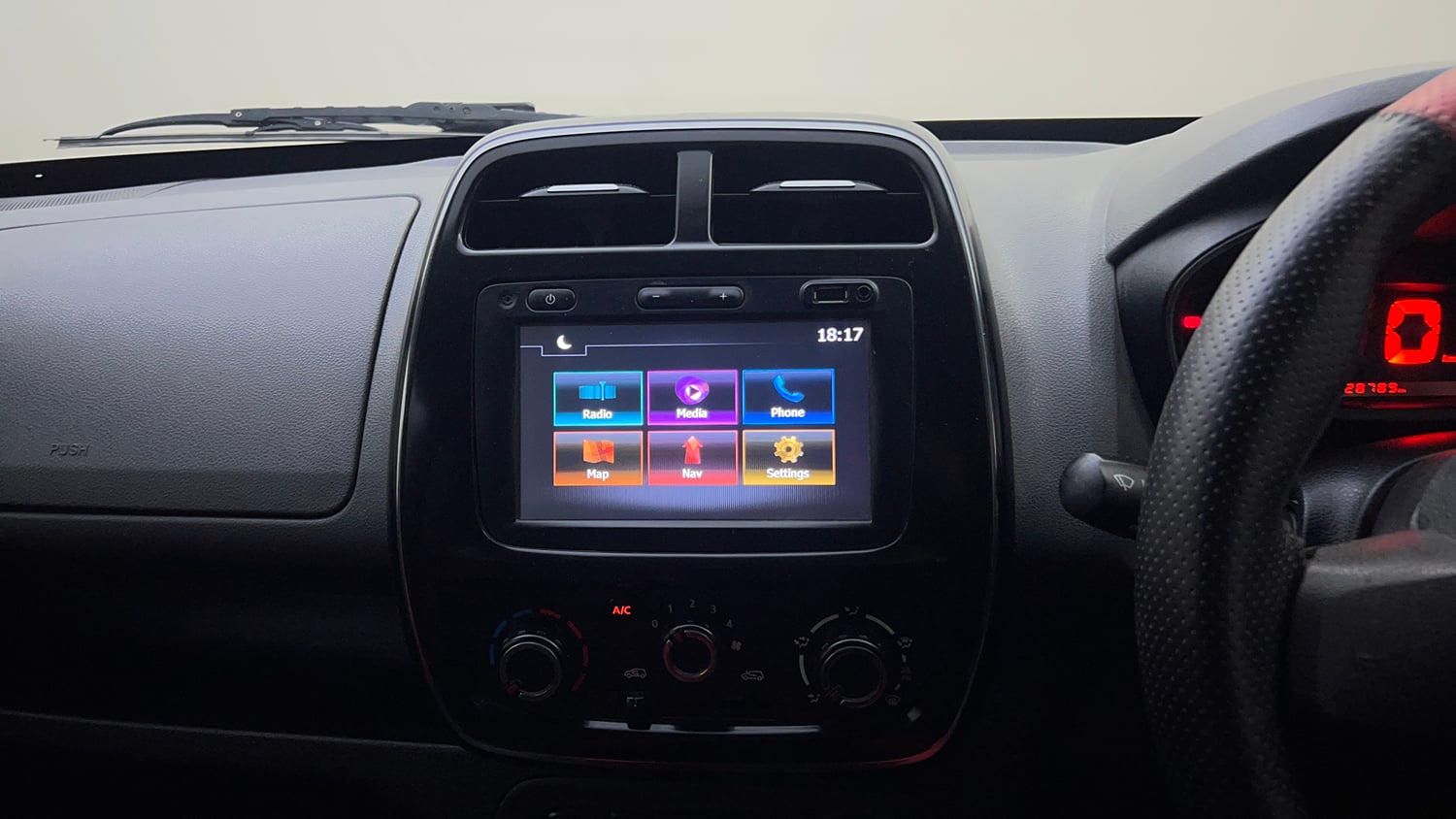 Used 2018 Renault Kwid 1.0 RXT Petrol Manual top_features Touch screen infotainment system