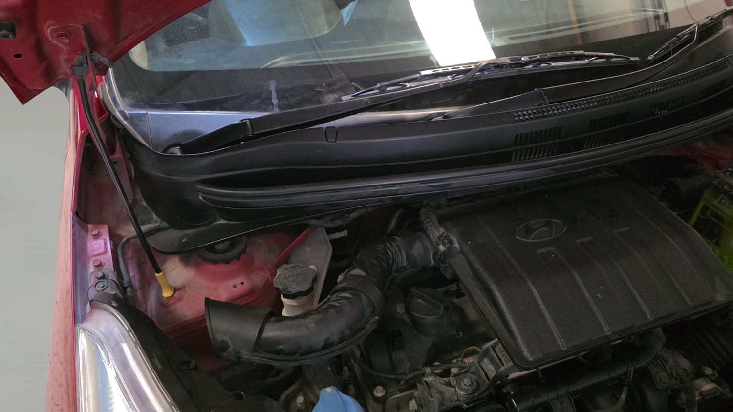 Used 2018 Hyundai Grand i10 Sportz 1.2 Kappa VTVT Petrol Manual engine ENGINE RIGHT SIDE HINGE & APRON VIEW