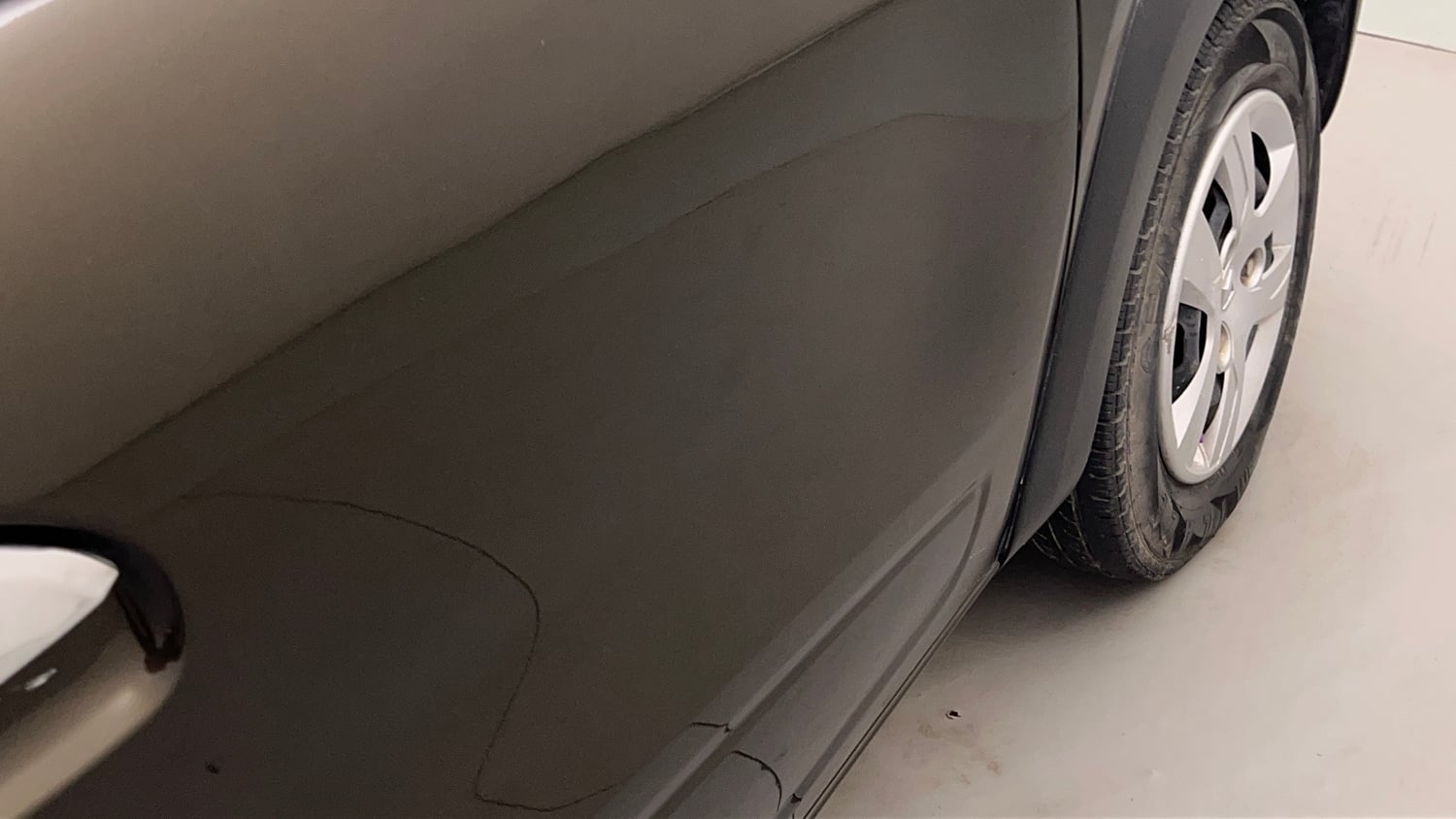 Used 2018 Renault Kwid 1.0 RXT Petrol Manual dents MINOR DENT