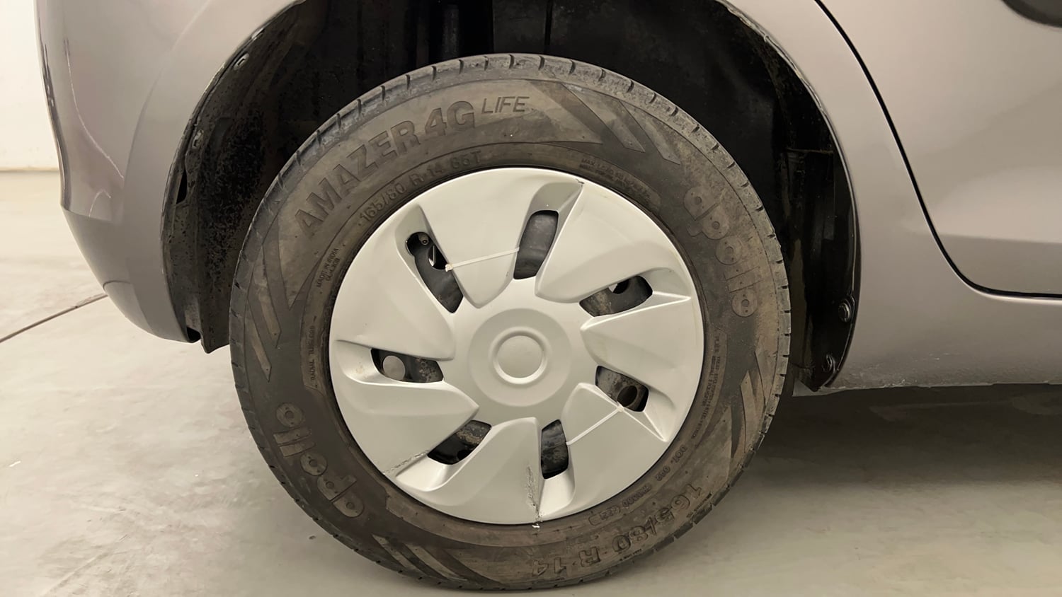 Used 2017 Maruti Suzuki Swift VXi Petrol Manual tyres RIGHT REAR TYRE RIM VIEW