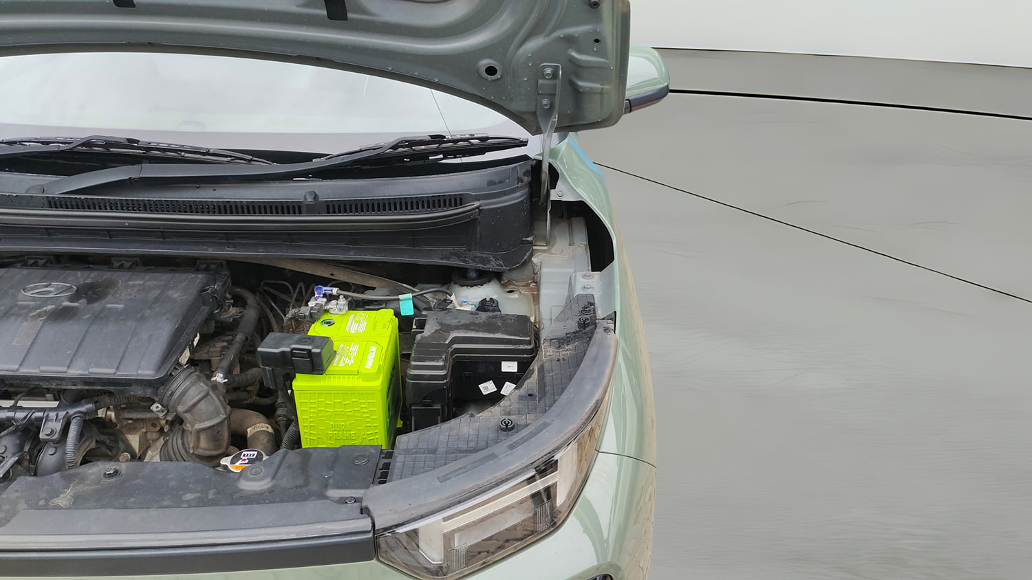 Used 2023 Hyundai Exter SX (O) 1.2 MT Petrol Manual engine ENGINE LEFT SIDE HINGE & APRON VIEW