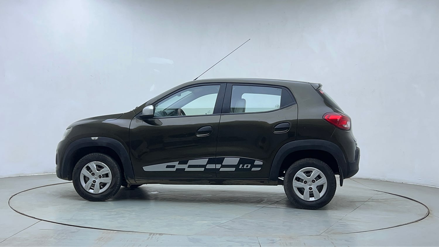 Used 2017 Renault Kwid 1.0 RXT Petrol Manual exterior LEFT SIDE VIEW