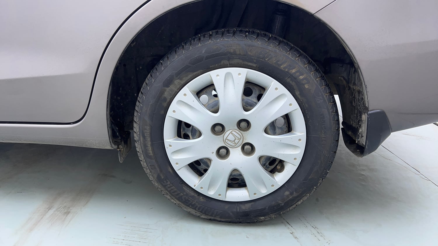 Used 2016 Honda Amaze 1.2 SX i-VTEC Petrol Manual tyres LEFT REAR TYRE RIM VIEW
