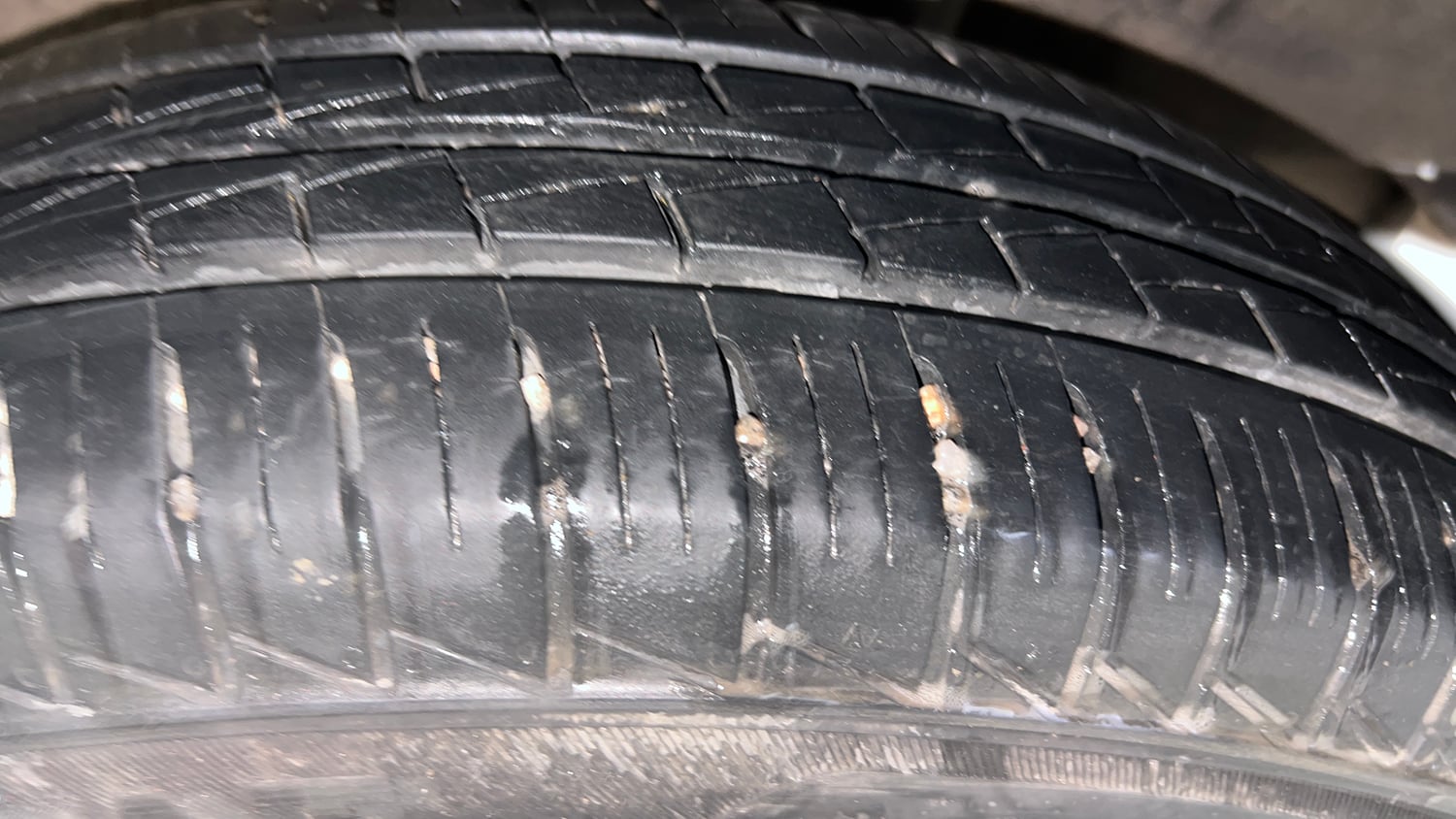 Used 2020 Renault Triber RXL EASY-R AMT Petrol Automatic tyres LEFT REAR TYRE TREAD VIEW