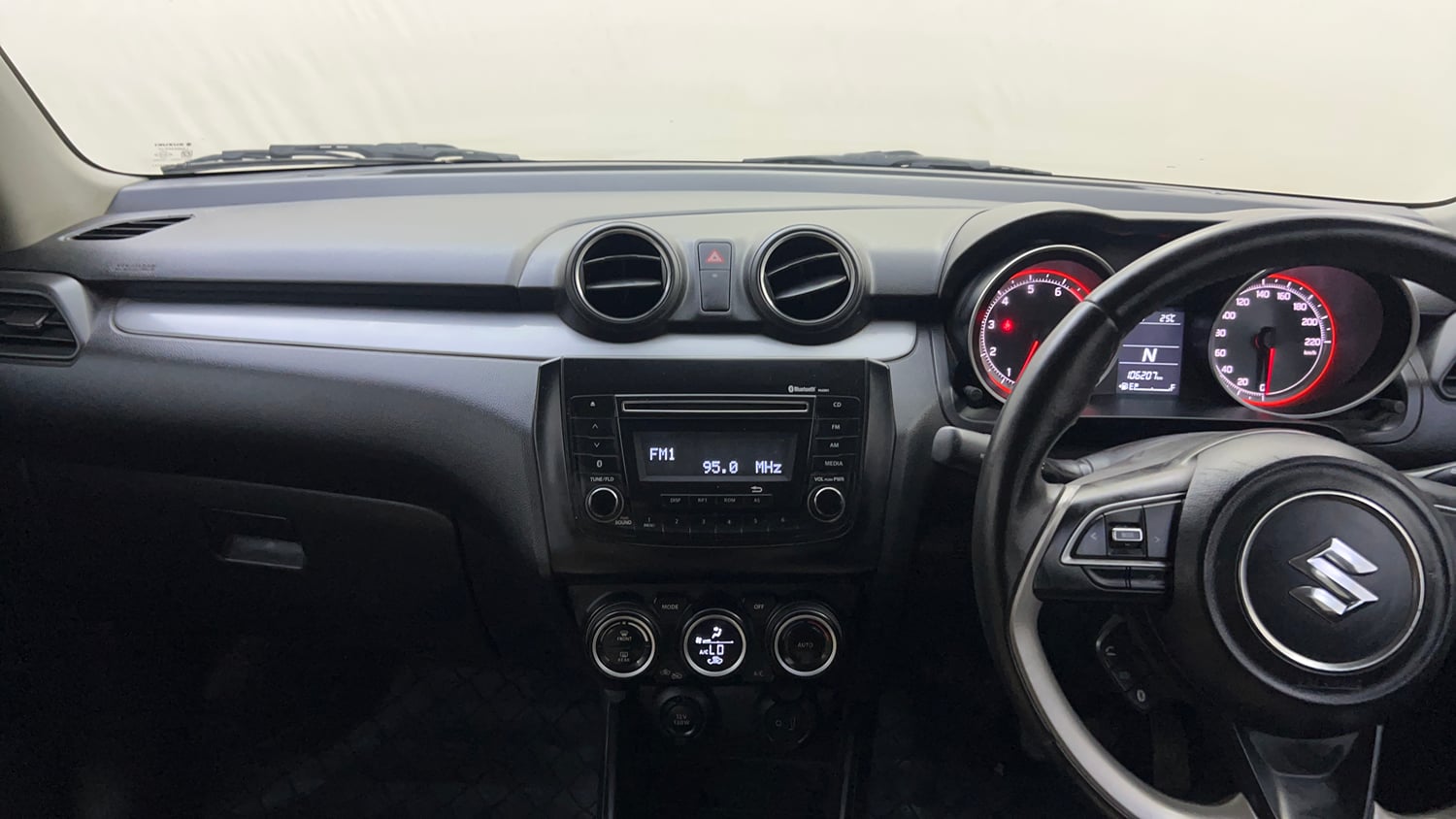 Used 2018 Maruti Suzuki Swift ZXi AMT Petrol Automatic interior MUSIC SYSTEM & AC CONTROL VIEW