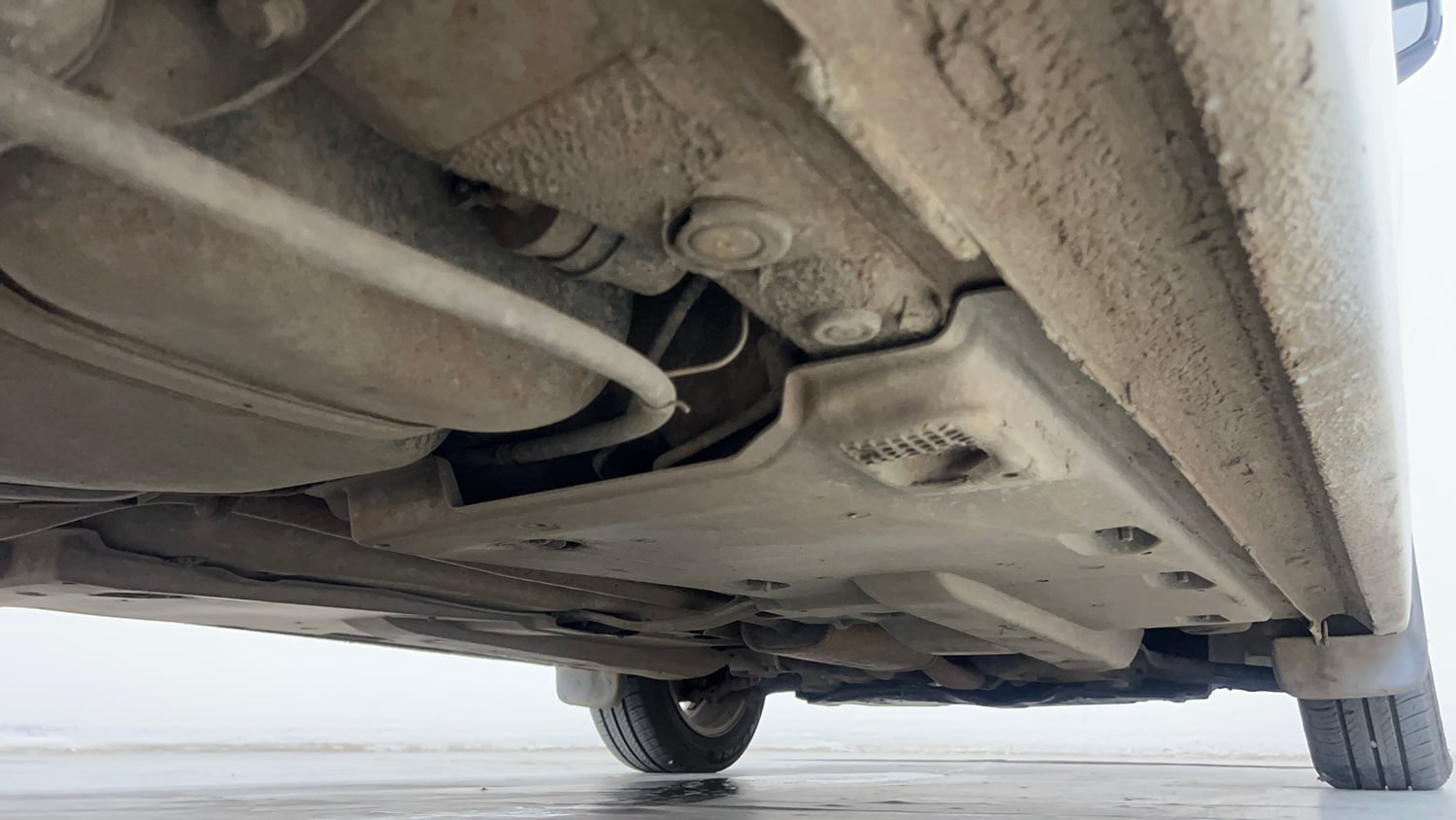 Used 2013 Volkswagen Vento Highline Petrol Petrol Manual extra REAR RIGHT UNDERBODY VIEW