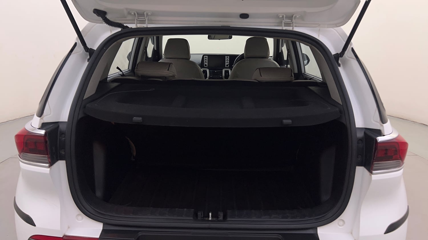 Used 2022 Kia Sonet Anniversary Edition 1.0 iMT Petrol Manual interior DICKY INSIDE VIEW