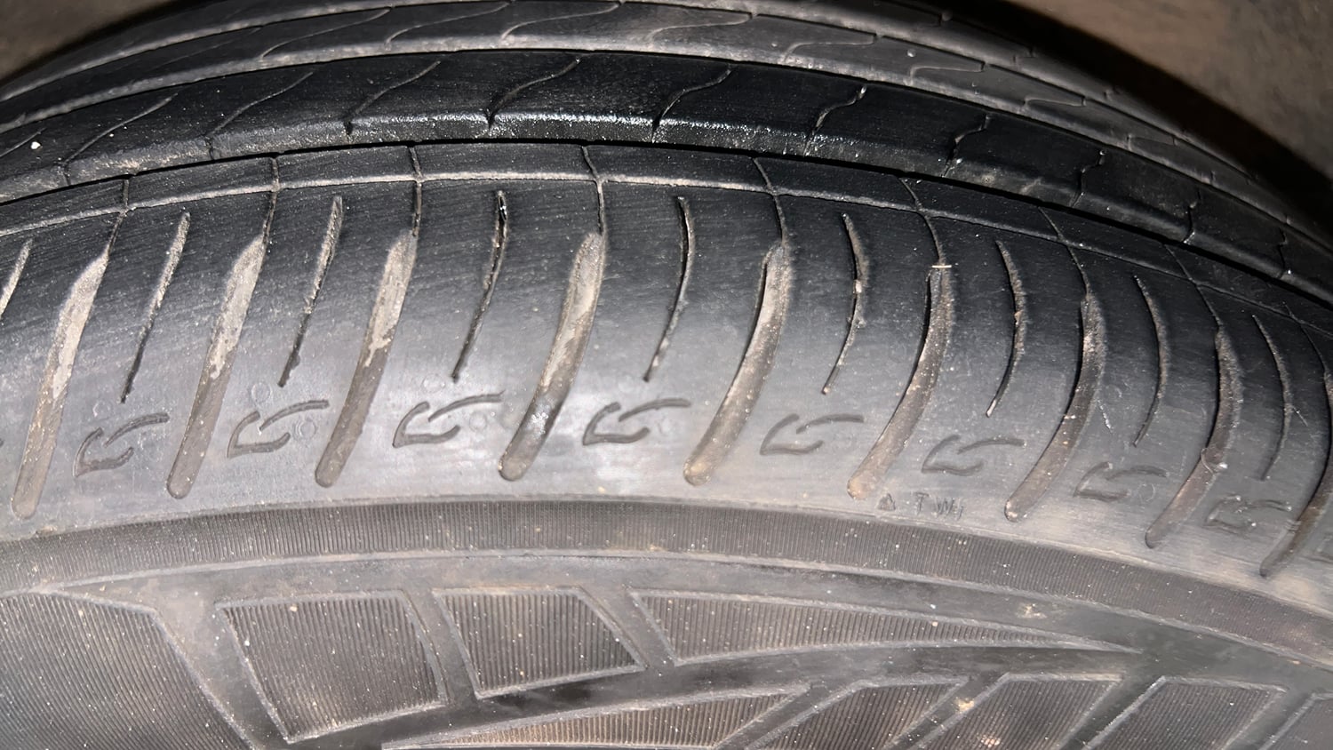 Used 2022 Kia Sonet Anniversary Edition 1.0 iMT Petrol Manual tyres RIGHT REAR TYRE TREAD VIEW