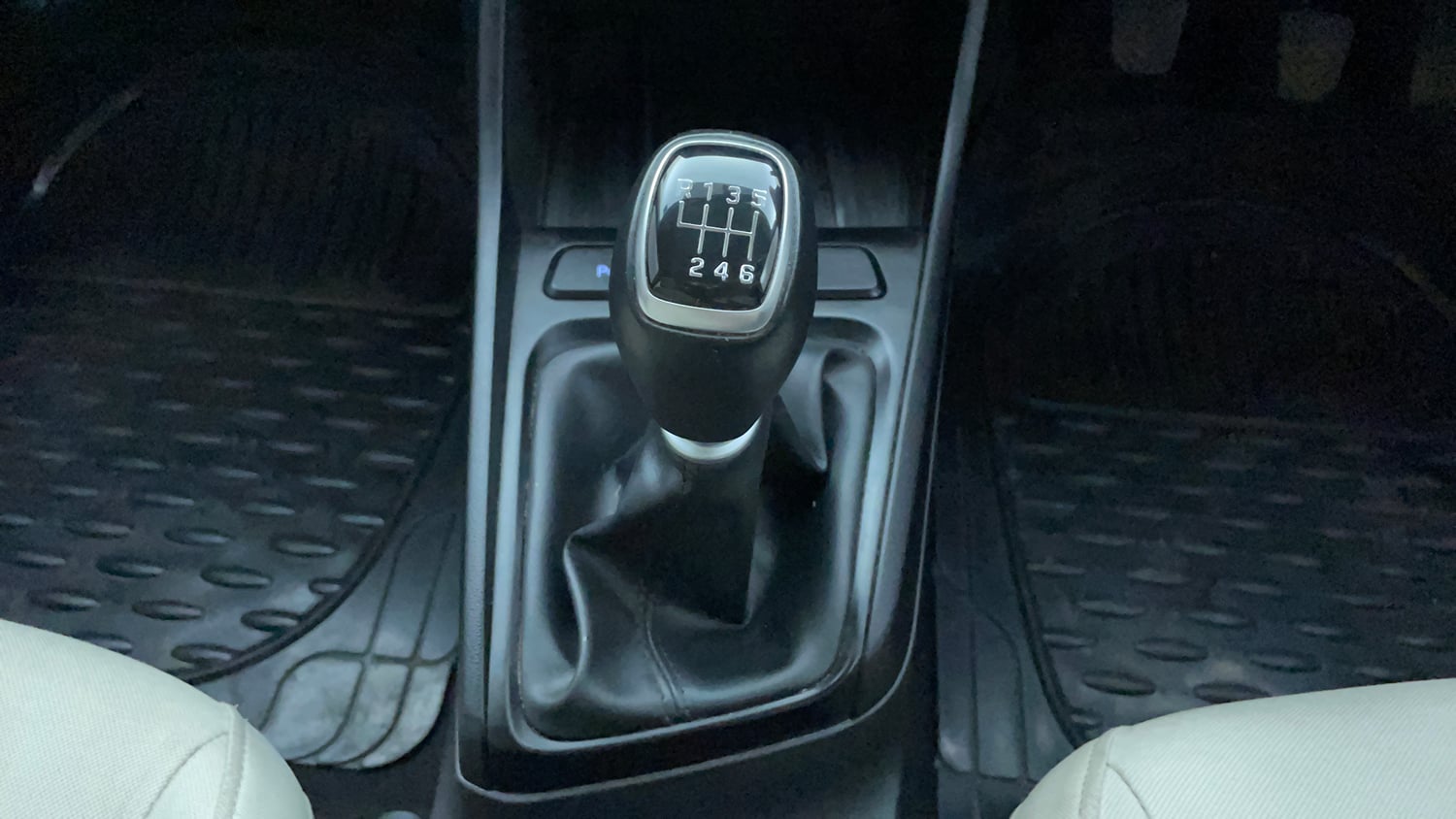 Used 2023 Hyundai Verna SX 1.5 Petrol MT Petrol Manual interior GEAR  KNOB VIEW