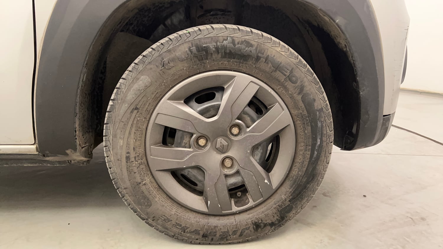Used 2019 Renault Kwid 1.0 RXT AMT Opt Petrol Automatic tyres RIGHT FRONT TYRE RIM VIEW