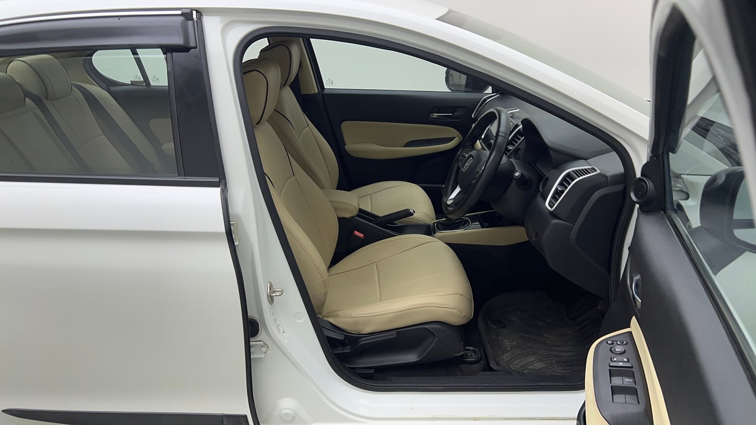 Used 2024 Honda City VX Petrol MT Petrol Manual interior RIGHT SIDE FRONT DOOR CABIN VIEW