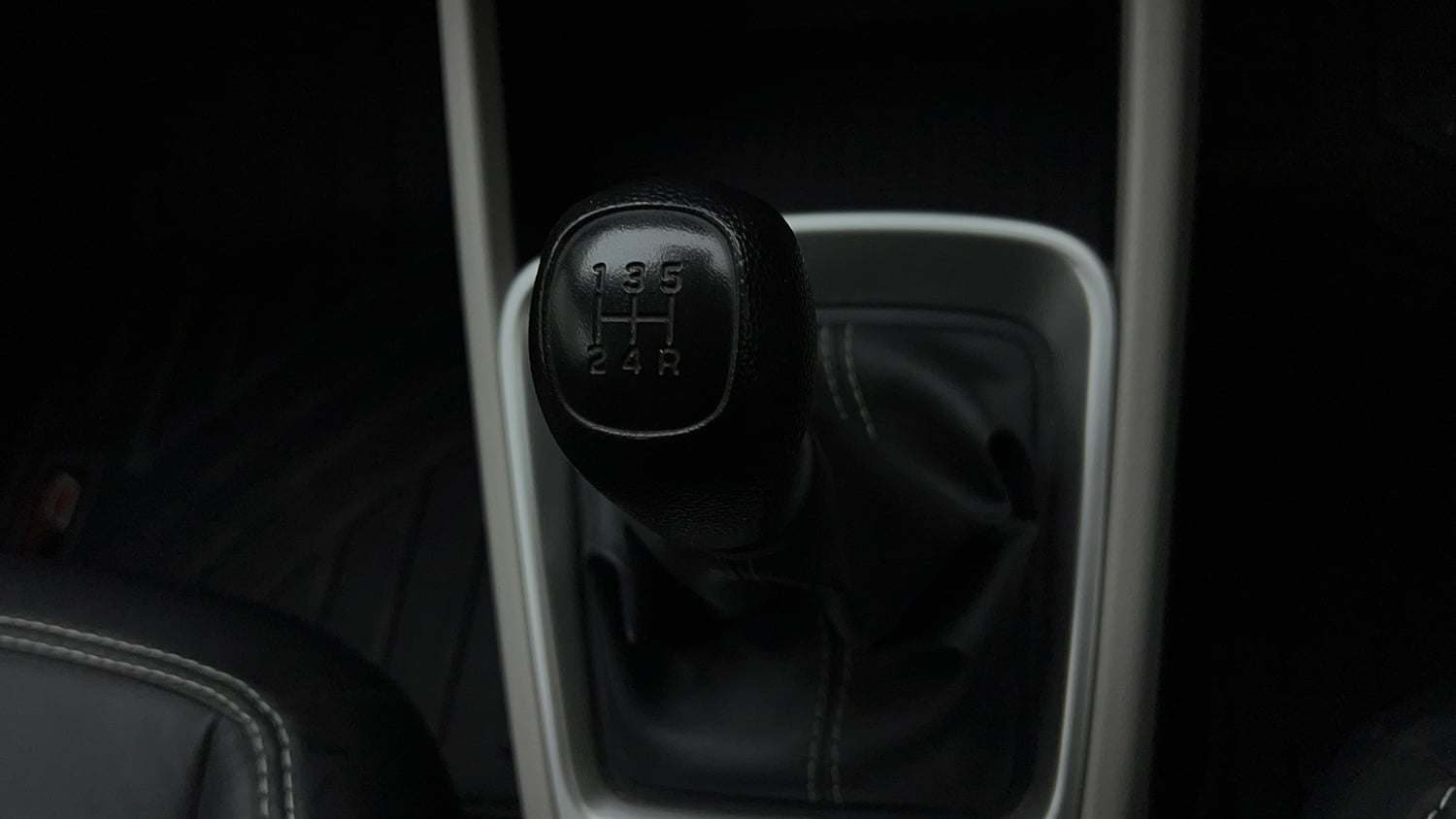 Used 2025 Hyundai Venue S (O) Plus 1.2 Petrol Petrol Manual interior GEAR  KNOB VIEW