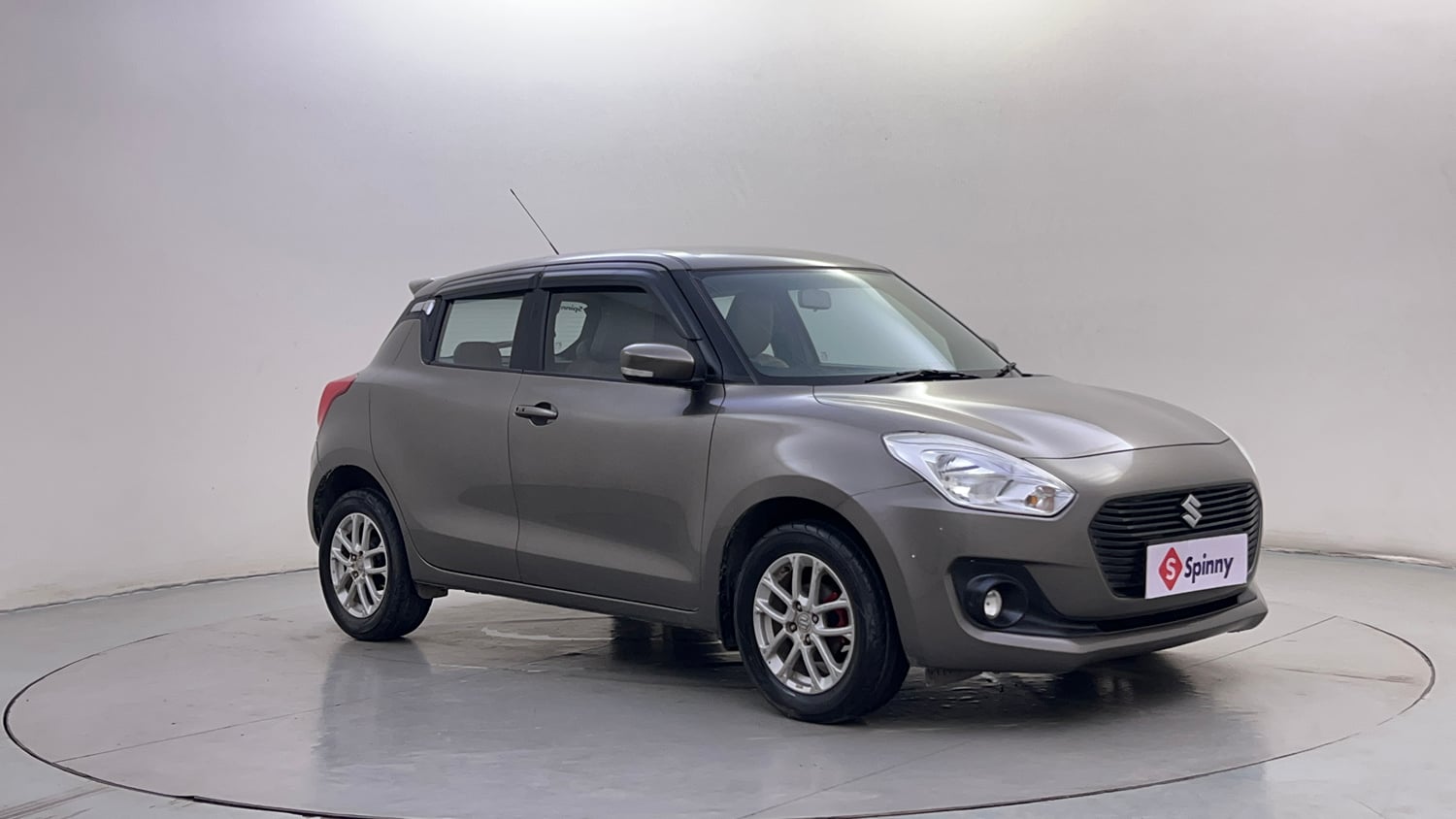 Used 2018 Maruti Suzuki Swift ZXi AMT Petrol Automatic exterior RIGHT FRONT CORNER VIEW
