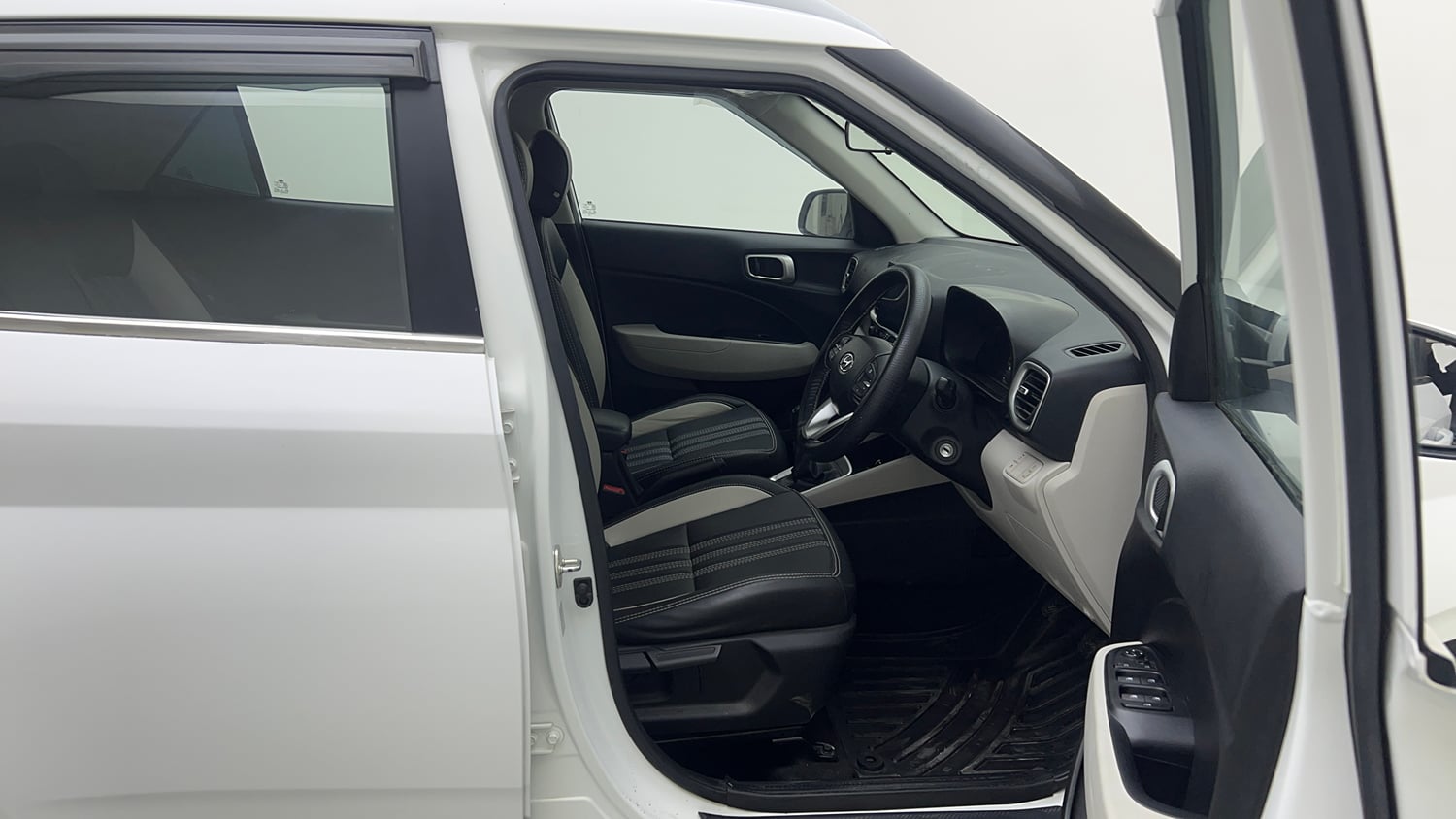 Used 2025 Hyundai Venue S (O) Plus 1.2 Petrol Petrol Manual interior RIGHT SIDE FRONT DOOR CABIN VIEW