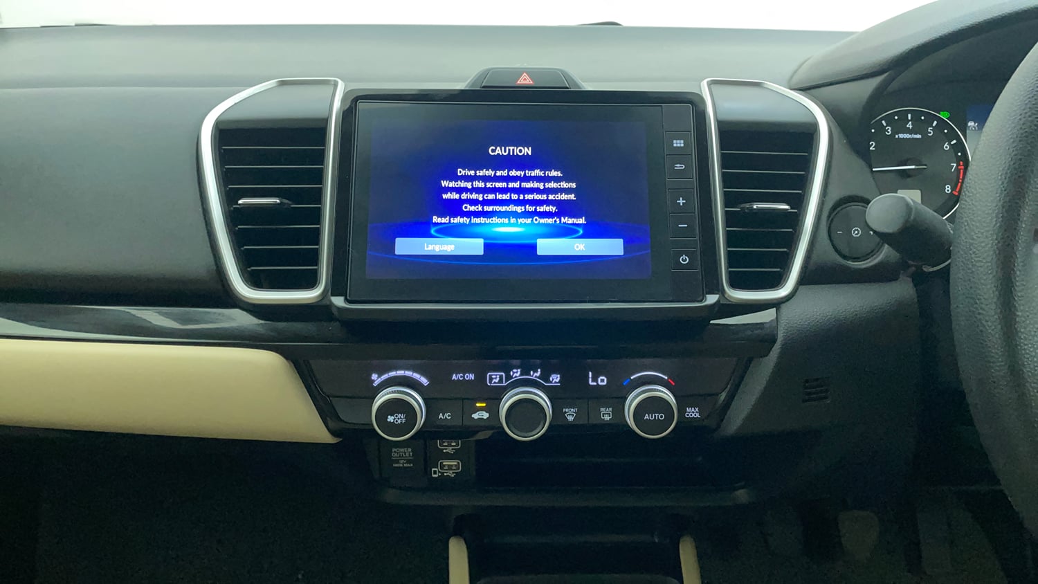 Used 2024 Honda City V Petrol MT Petrol Manual interior MUSIC SYSTEM & AC CONTROL VIEW