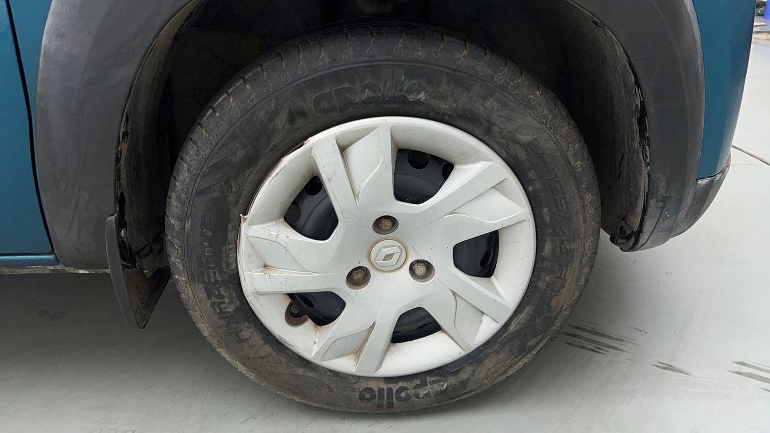 Used 2022 Renault Kwid RXT 1.0 Petrol Manual tyres RIGHT FRONT TYRE RIM VIEW