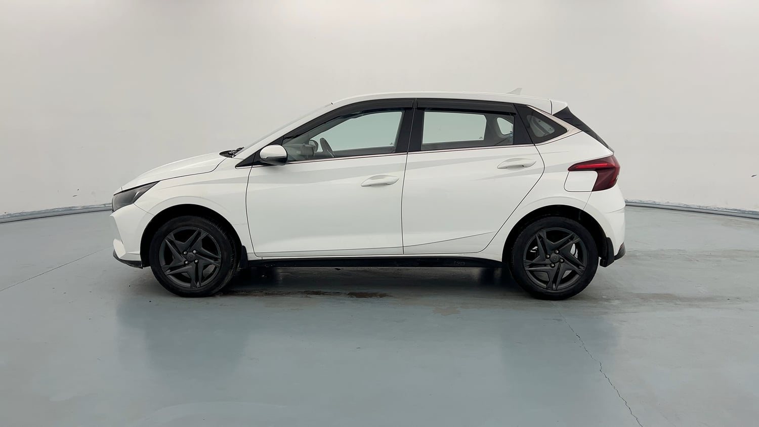 Used 2023 Hyundai i20 Sportz 1.2 MT Petrol Manual exterior LEFT SIDE VIEW