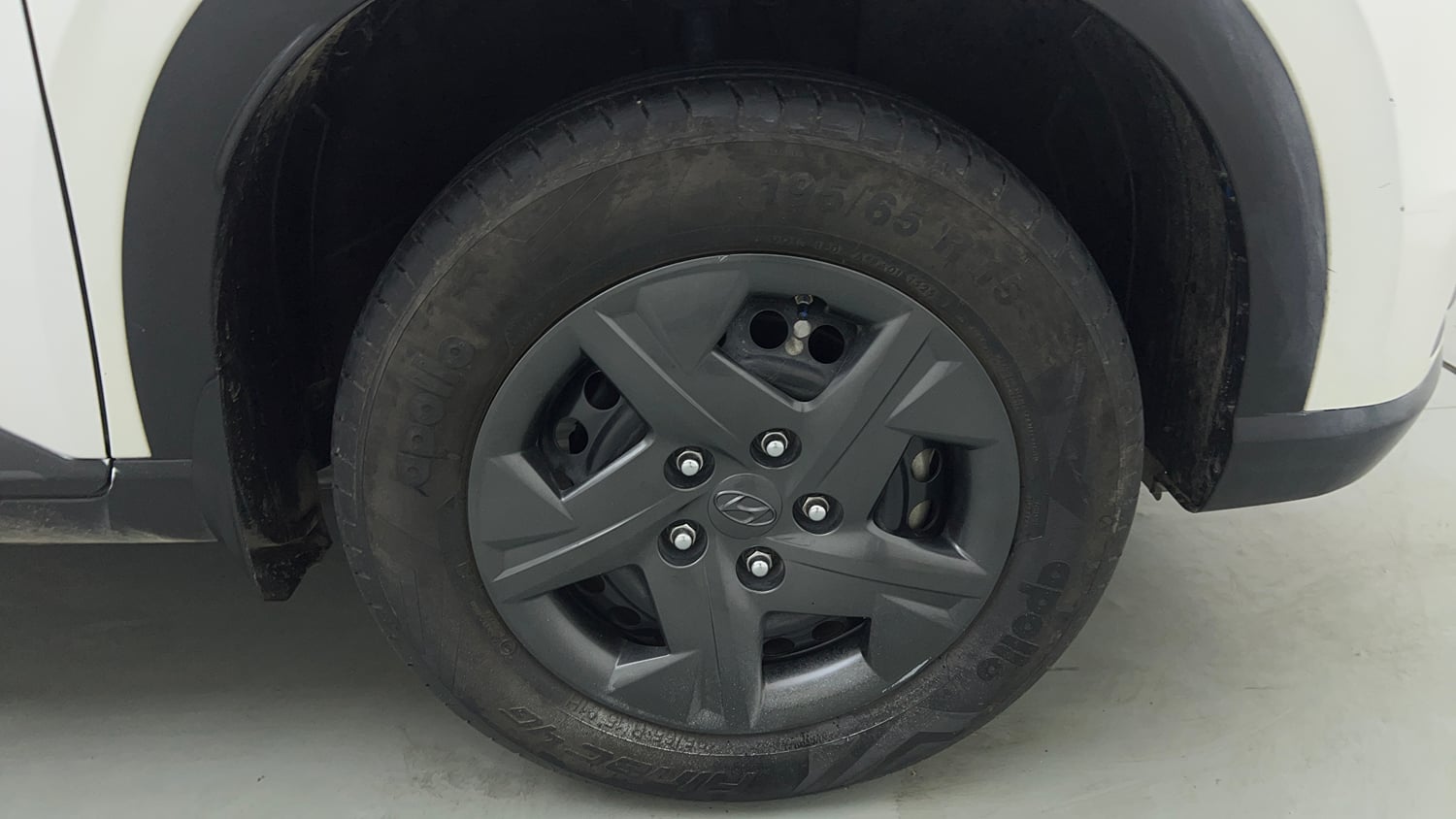 Used 2025 Hyundai Venue S (O) Plus 1.2 Petrol Petrol Manual tyres RIGHT FRONT TYRE RIM VIEW