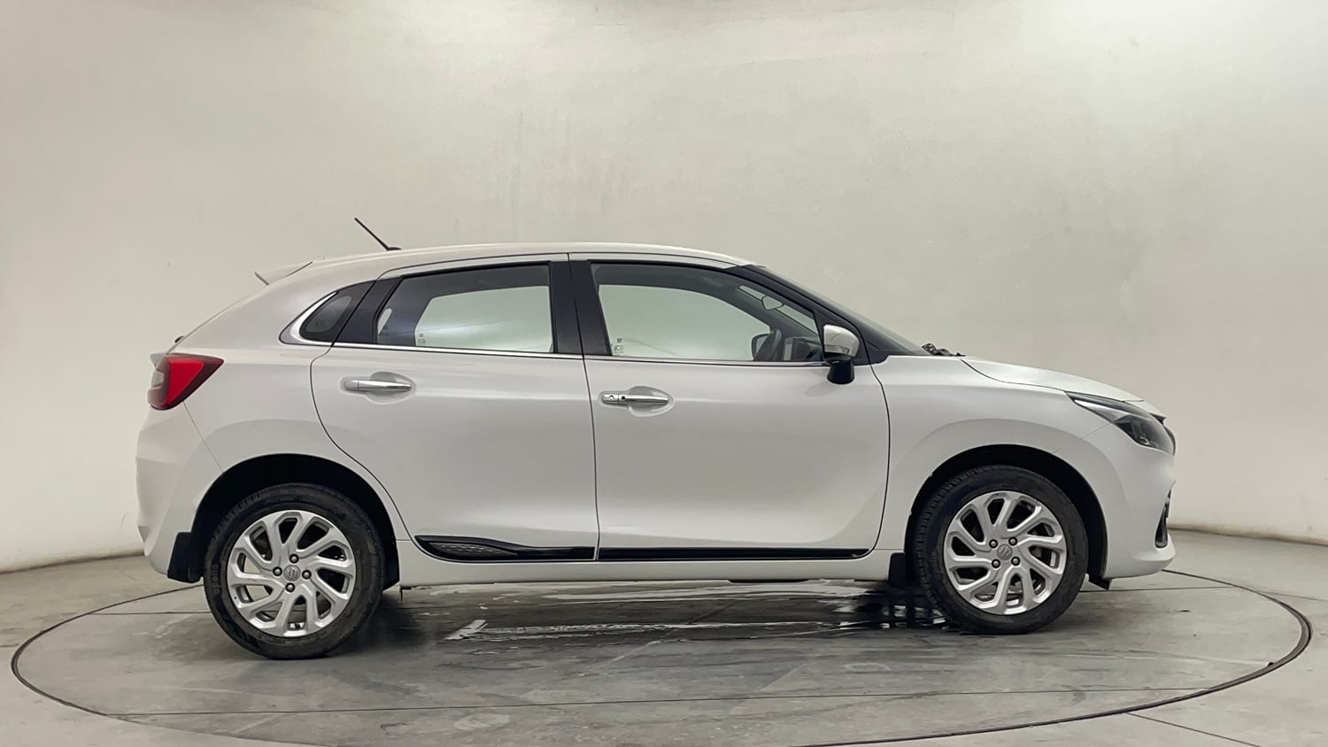 Used 2023 Maruti Suzuki Baleno Zeta AGS Petrol Automatic exterior RIGHT SIDE VIEW