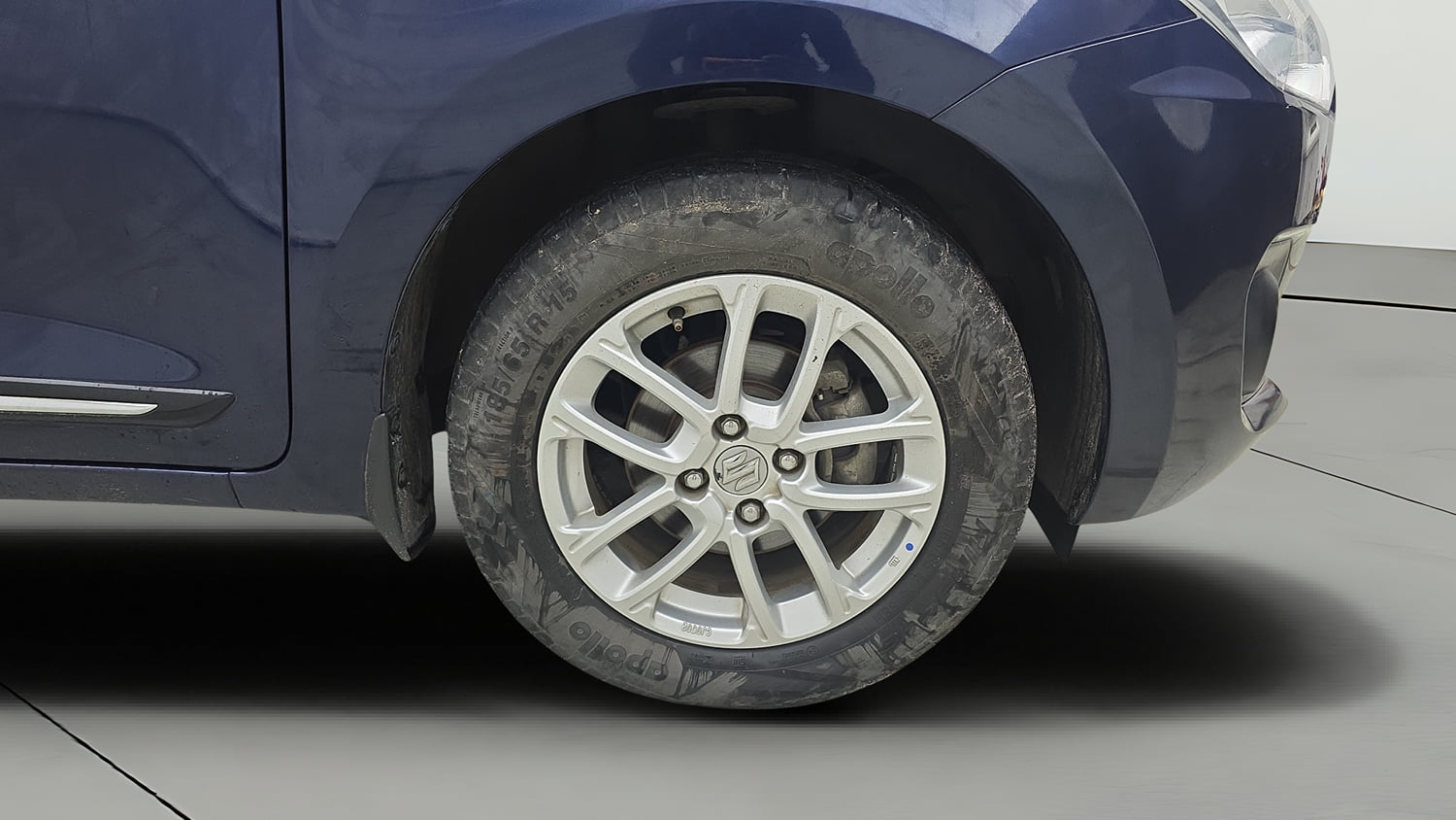 Used 2021 Maruti Suzuki Swift ZXi Petrol Manual tyres RIGHT FRONT TYRE RIM VIEW