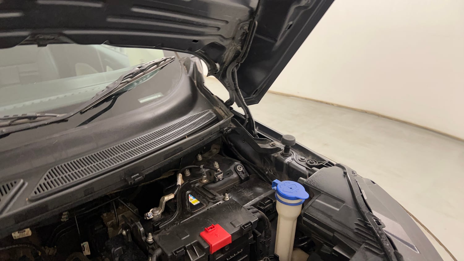 Used 2021 Ford EcoSport Titanium 1.5L Ti-VCT Petrol Manual engine ENGINE LEFT SIDE HINGE & APRON VIEW