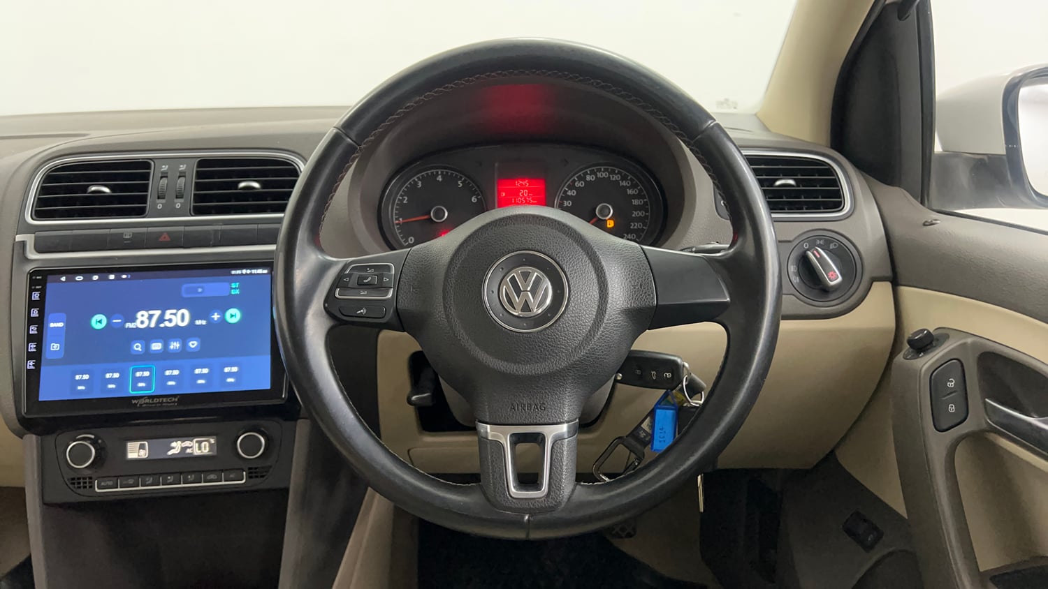 Used 2013 Volkswagen Vento Highline Petrol Petrol Manual interior STEERING VIEW