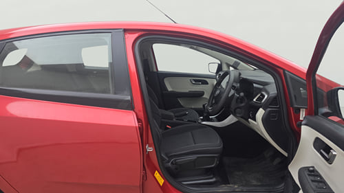 Used 2021 Tata Altroz XZ Petrol Petrol Manual interior RIGHT SIDE FRONT DOOR CABIN VIEW
