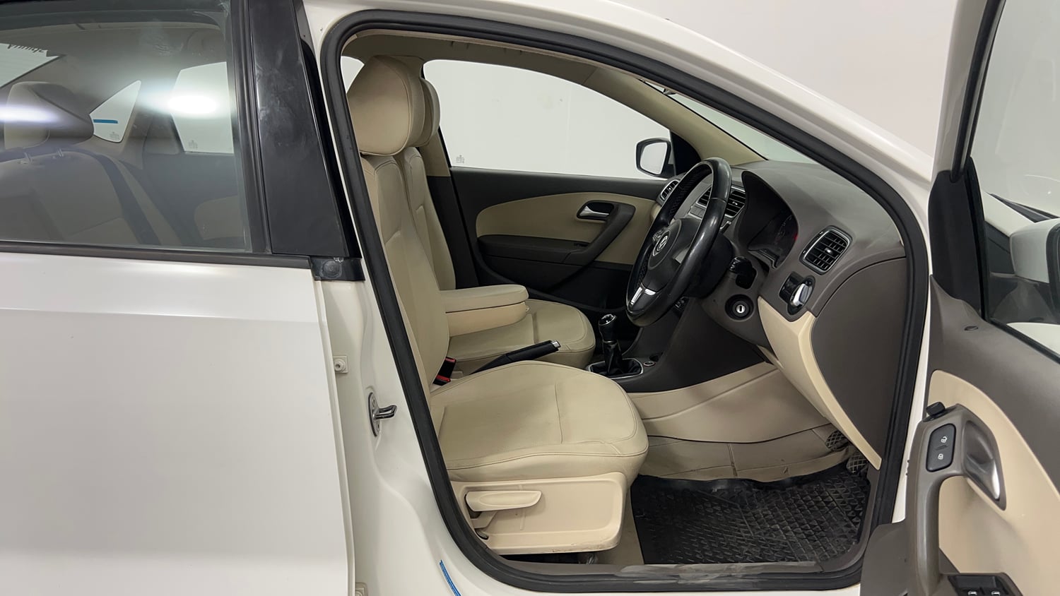 Used 2013 Volkswagen Vento Highline Petrol Petrol Manual interior RIGHT SIDE FRONT DOOR CABIN VIEW