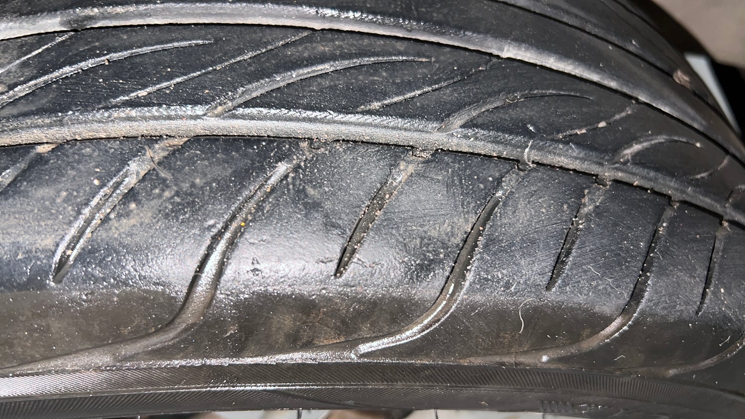 Used 2018 Maruti Suzuki Swift ZXi AMT Petrol Automatic tyres LEFT REAR TYRE TREAD VIEW