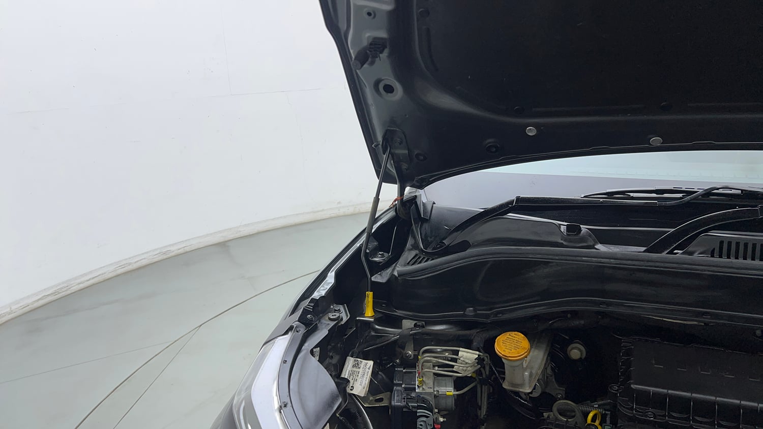 Used 2022 Tata Punch Pure MT Petrol Manual engine ENGINE RIGHT SIDE HINGE & APRON VIEW