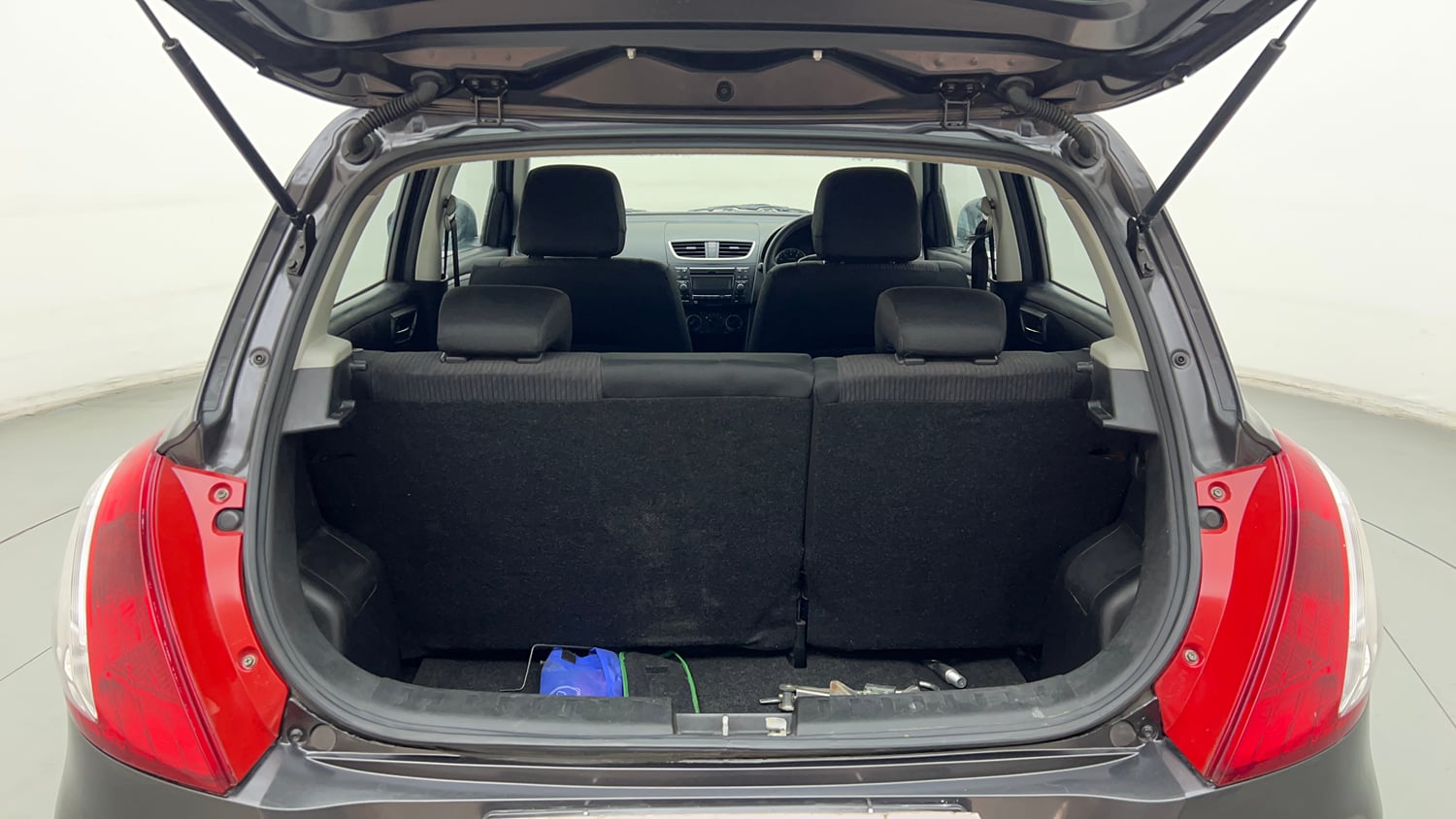 Used 2015 Maruti Suzuki Swift VXi Petrol Manual interior DICKY INSIDE VIEW