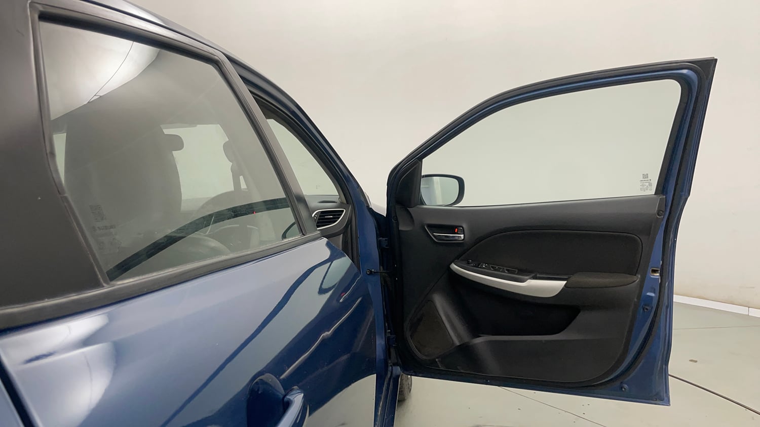 Used 2017 Maruti Suzuki Baleno Delta 1.2 Petrol Manual interior RIGHT FRONT DOOR OPEN VIEW