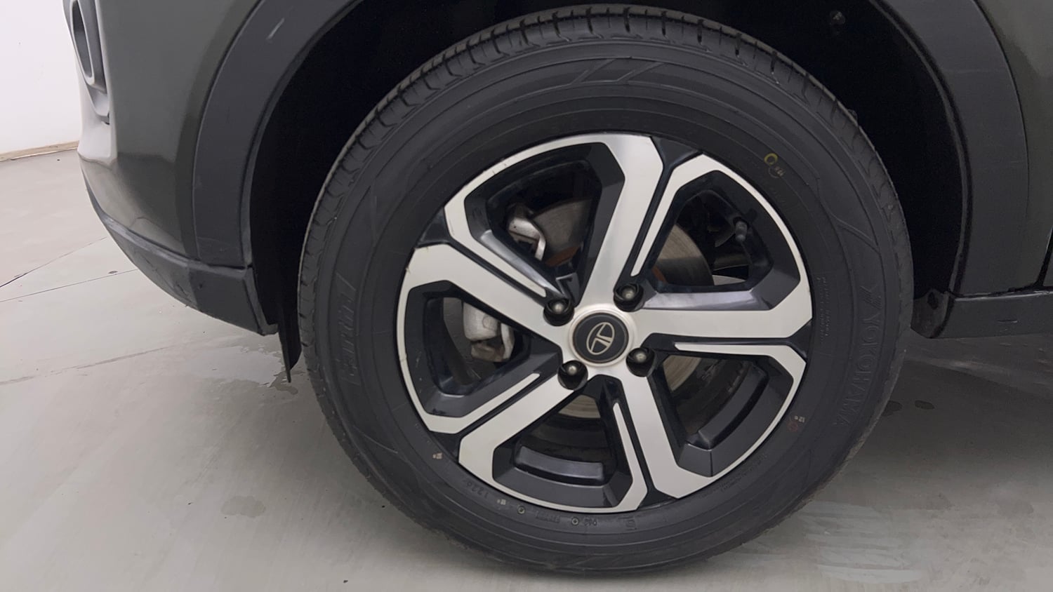 Used 2022 Tata Nexon XZA Plus Diesel Diesel Automatic tyres LEFT FRONT TYRE RIM VIEW