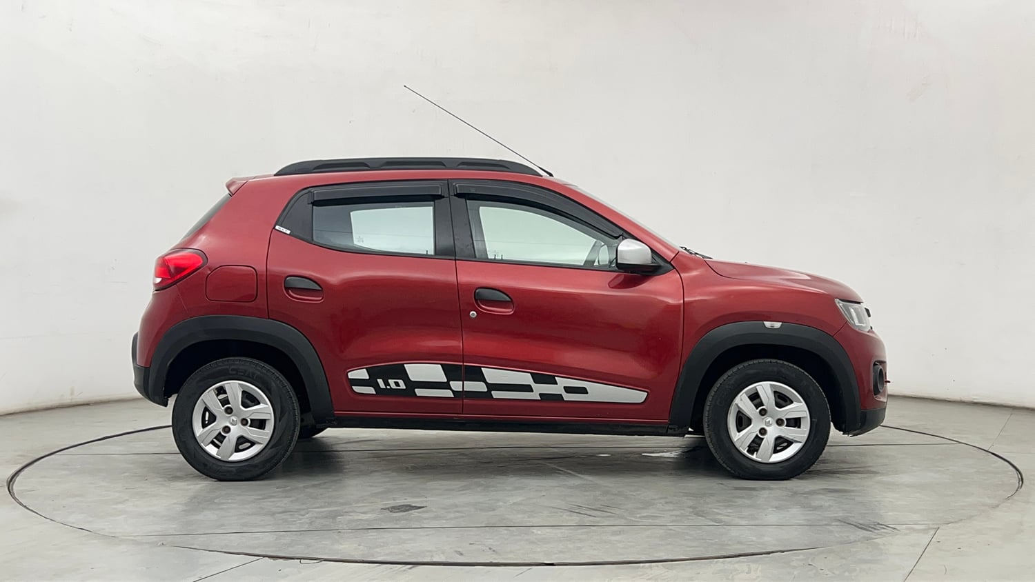 Used 2018 Renault Kwid 1.0 RXT AMT Petrol Automatic exterior RIGHT SIDE VIEW