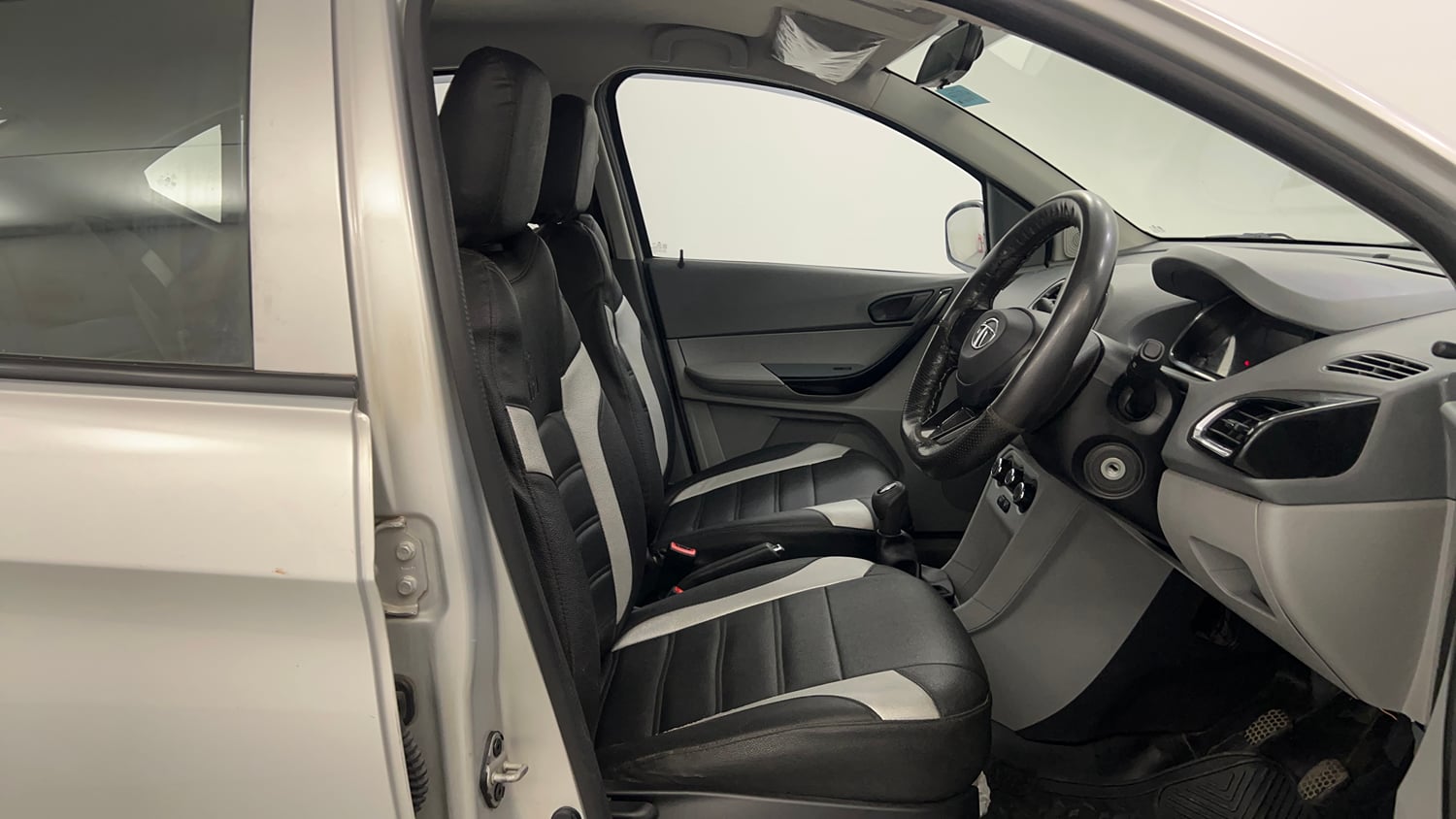 Used 2020 Tata Tigor XM Petrol Manual interior RIGHT SIDE FRONT DOOR CABIN VIEW