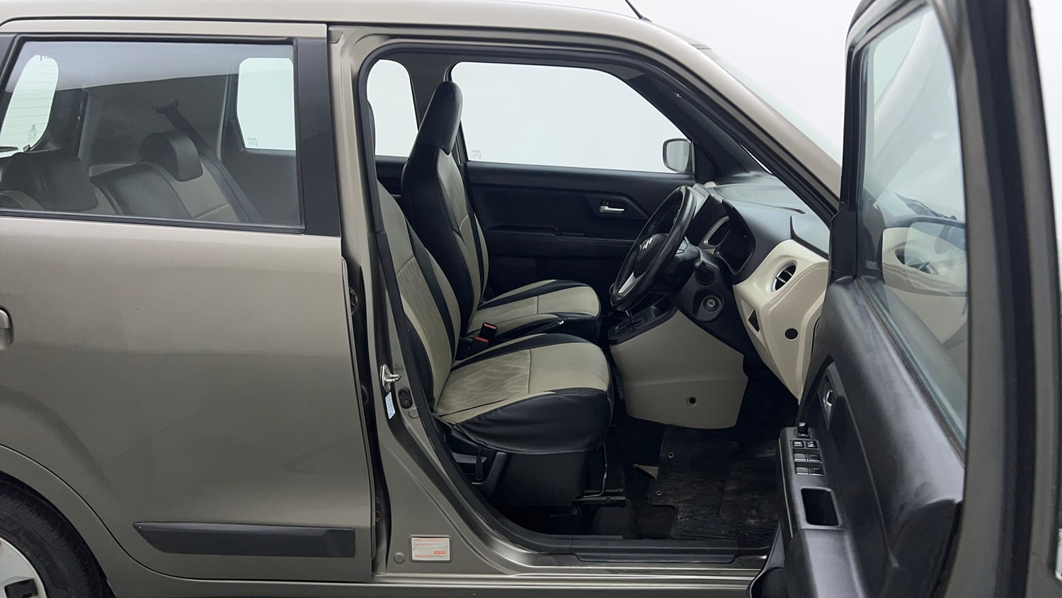 Used 2020 Maruti Suzuki Wagon R ZXi 1.2 AMT Petrol Automatic interior RIGHT SIDE FRONT DOOR CABIN VIEW